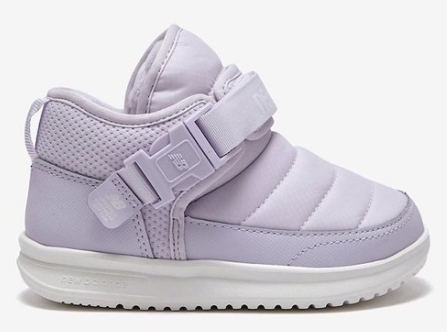 겨울 여행 시 필수 아이템 털 부츠