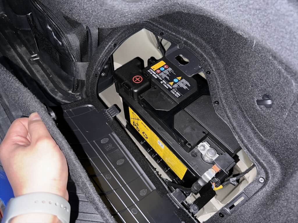 배터리-보관-커버가-열린모습