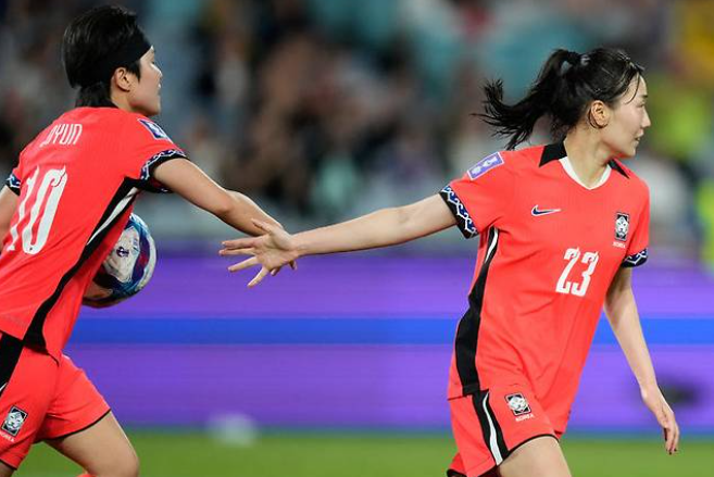 여자축구 6-0 대파