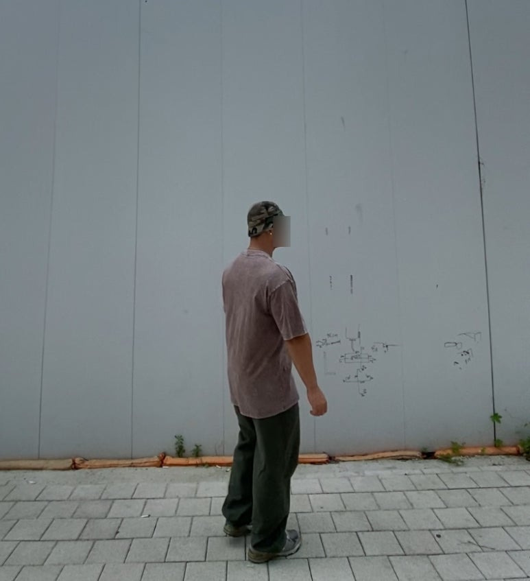 데일리룩('26. 8. 30.)엑스트라오디너리 카모 버킷햇 벙거지, 스탠다드에러 피그먼트 스톤워싱 티셔츠, 무신사스탠다드 퍼티그 팬츠, 뉴발란스 993 그레이, 섹스토, 케이엔드