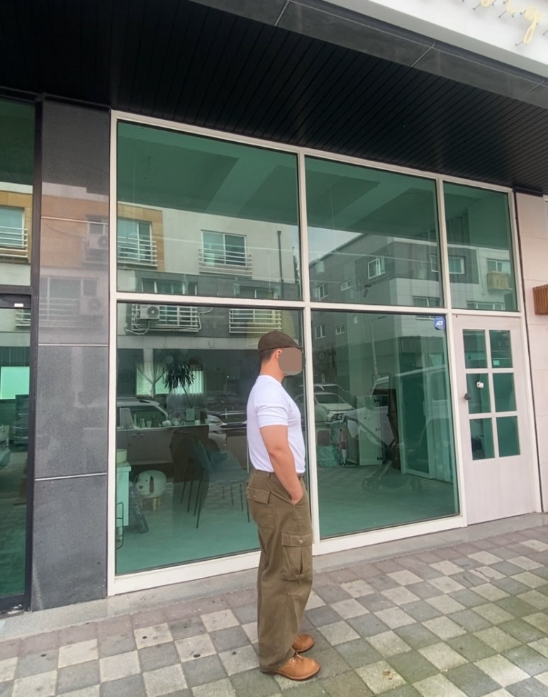 데일리룩(2025. 7. 30.)와일드브릭스 헤링본 헌팅캡 브라운, 무신사 무신사스탠다드 쿨탠다드 반팔 티셔츠 화이트, 프리즘웍스 카고 팬츠 카키, 레드윙 아이언레인저 호손뮬스키너