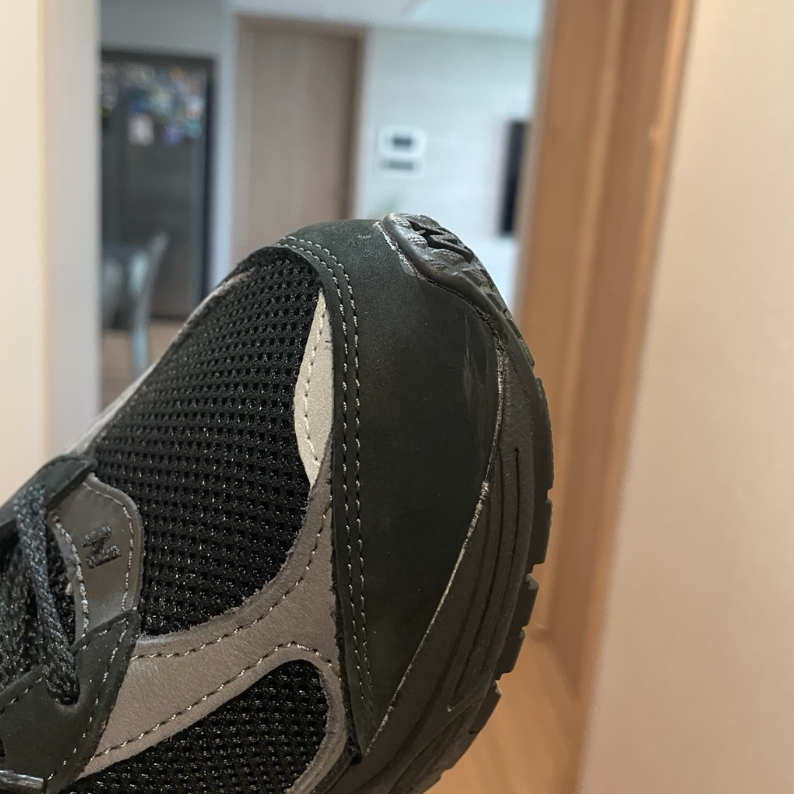 뉴발란스 2002r 스웨이드 소재