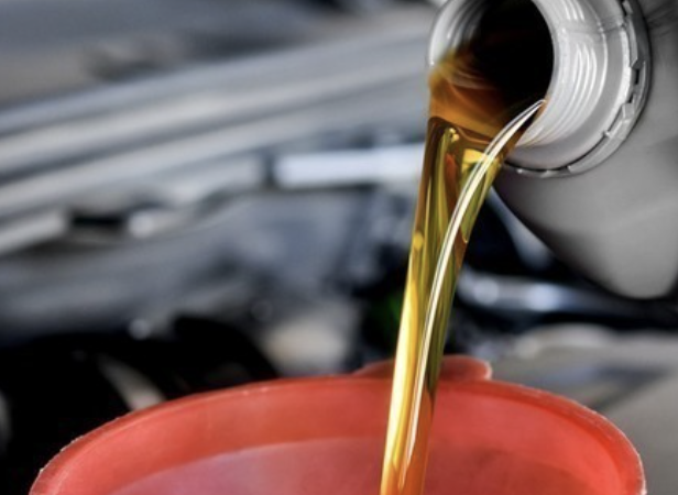 자동차 엔진오일 교환주기 및 교환비용 알아보기