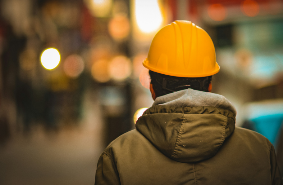 고용보험 확인하러 가는 근로자