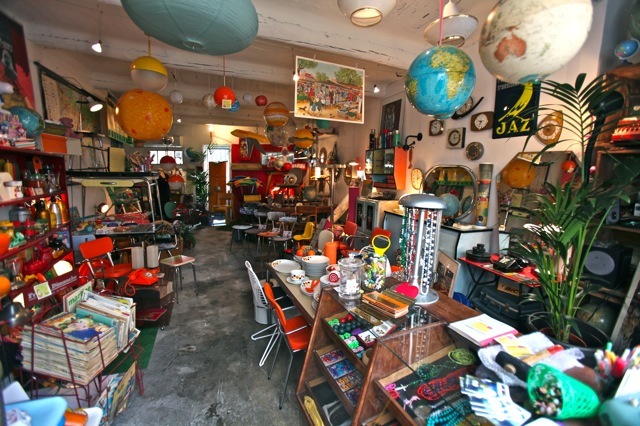 마르세유에는 골동품 가게가 많습니다.