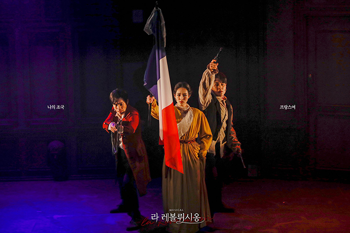 라-레볼뤼시옹-스틸컷2