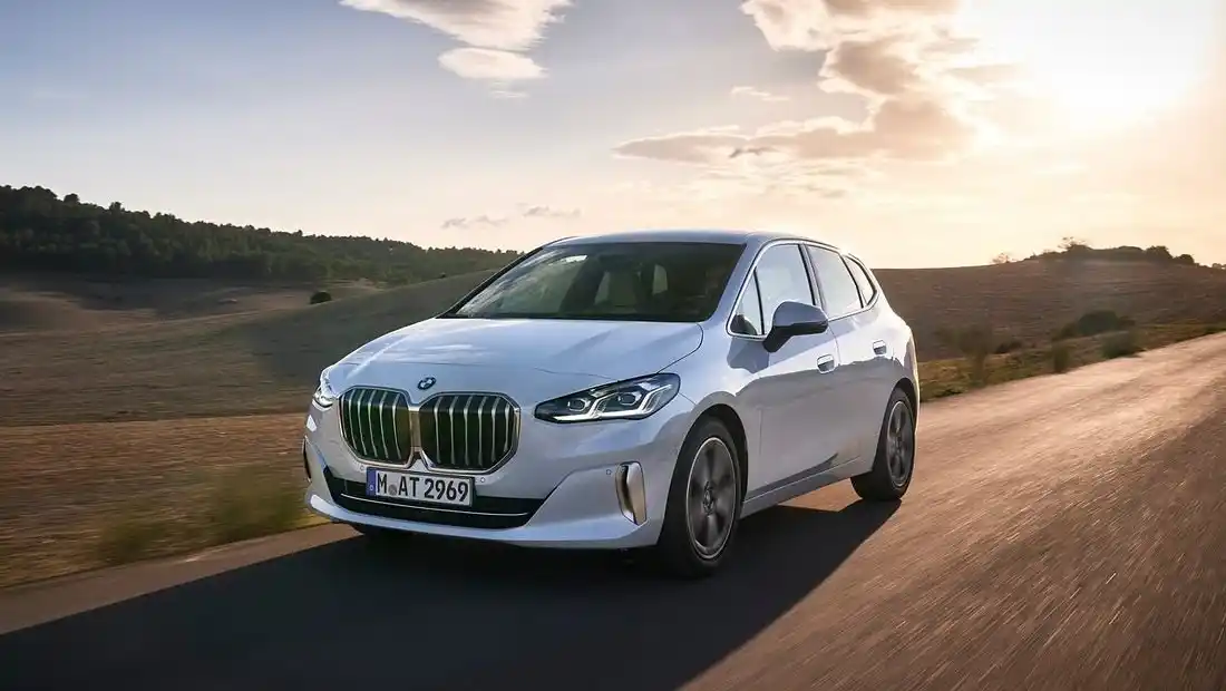 BMW 뉴 2시리즈 액티브 투어러 가격 실구매가 모의견적 제원 옵션 카탈로그 가격표 디자인 실내 트렁크 색상 총정리