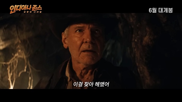 정면을-응시하는-해리슨-포드