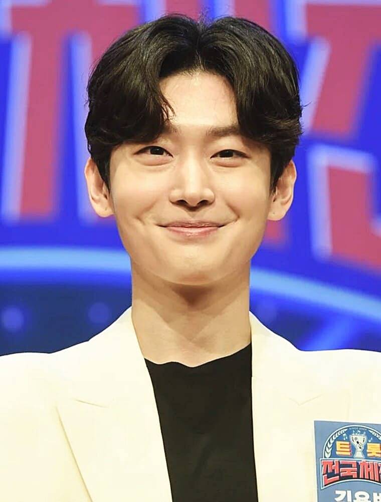 가수-김용빈