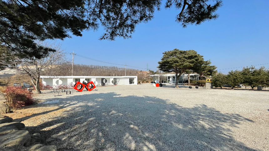 속초 바우지움 조각미술관 출구밖 전경