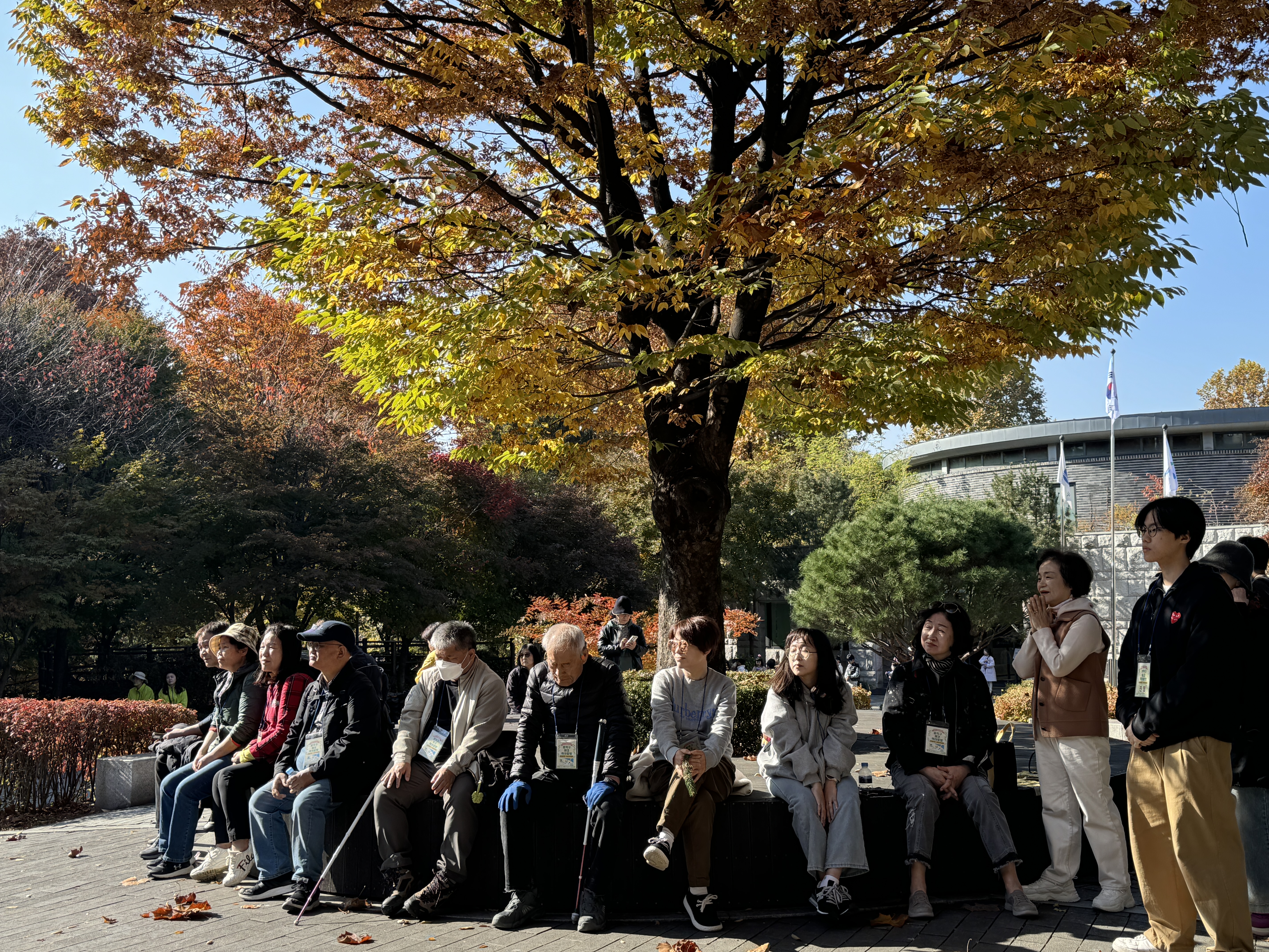 국각앙상블 연주 감상하는 사진