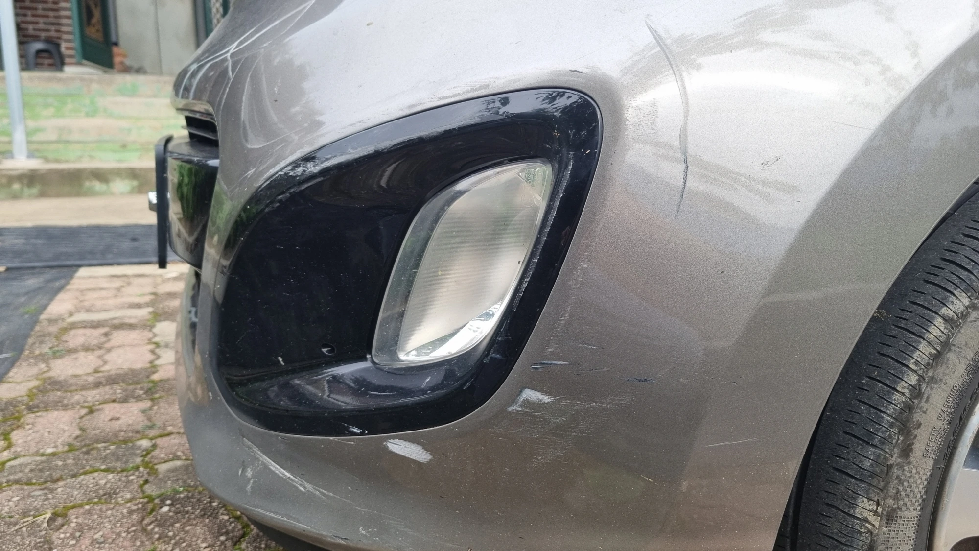 모닝 범퍼 파손 모습