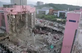 무량판 구조를 사용한 삼풍백화점이 처참하게 붕괴된 사진
