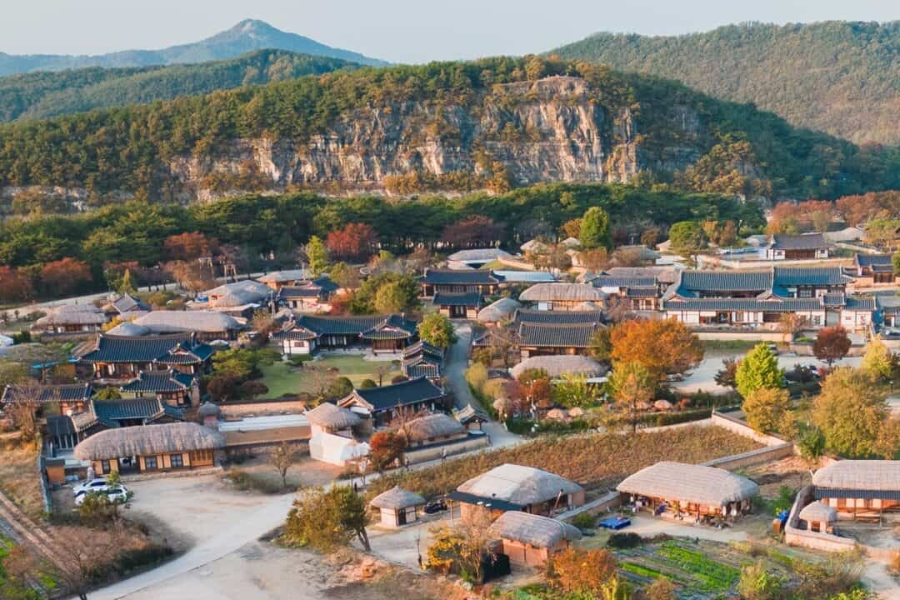 안동 하회마을, 한옥과 초가가 살아 있는 ‘역사 마을’