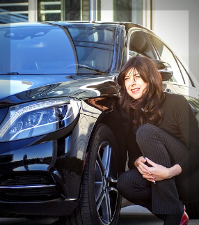 증고차 보는 여자