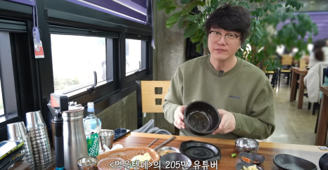 넷플릭스 예능: 고로상 Pick! 성시경도 반한 미친맛집 일본 최고의 탄탄면&amp;치즈케이크