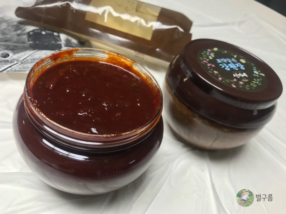 신가네칼국수-고추장-내부-뚜껑이-열려있다