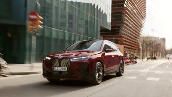 BMW IX50 이미지