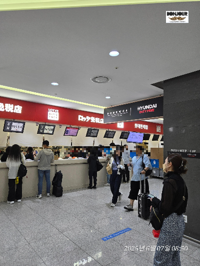 인천공항 면세품인도장 내부 롯데면세점 접수 및 수령처