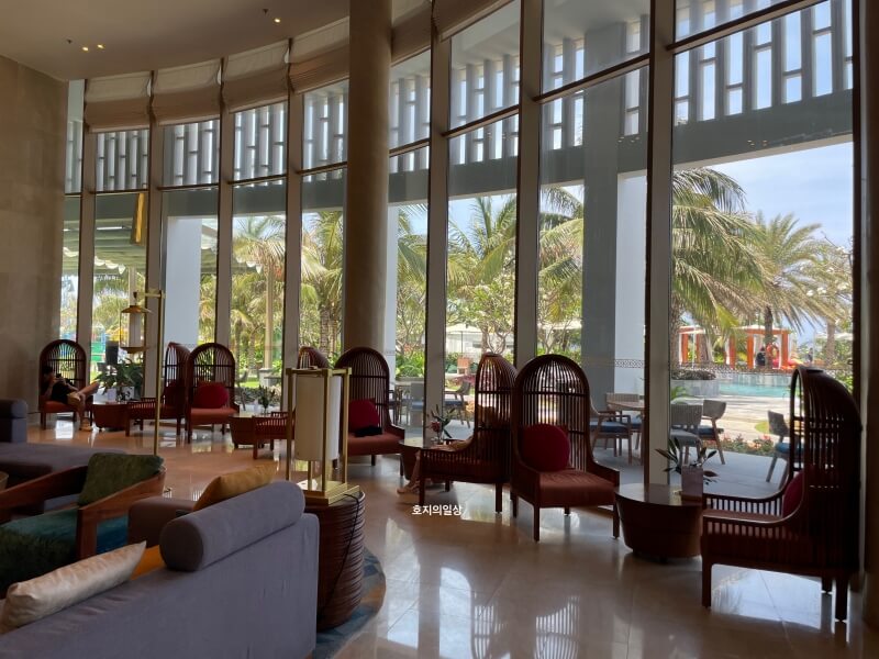 나트랑 모벤픽 리조트 깜란 나트랑 accor - 로비 좌석