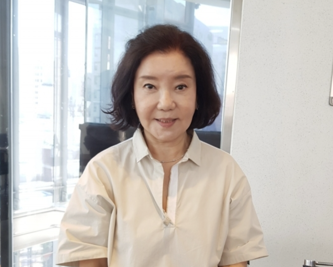 배우 엄유신