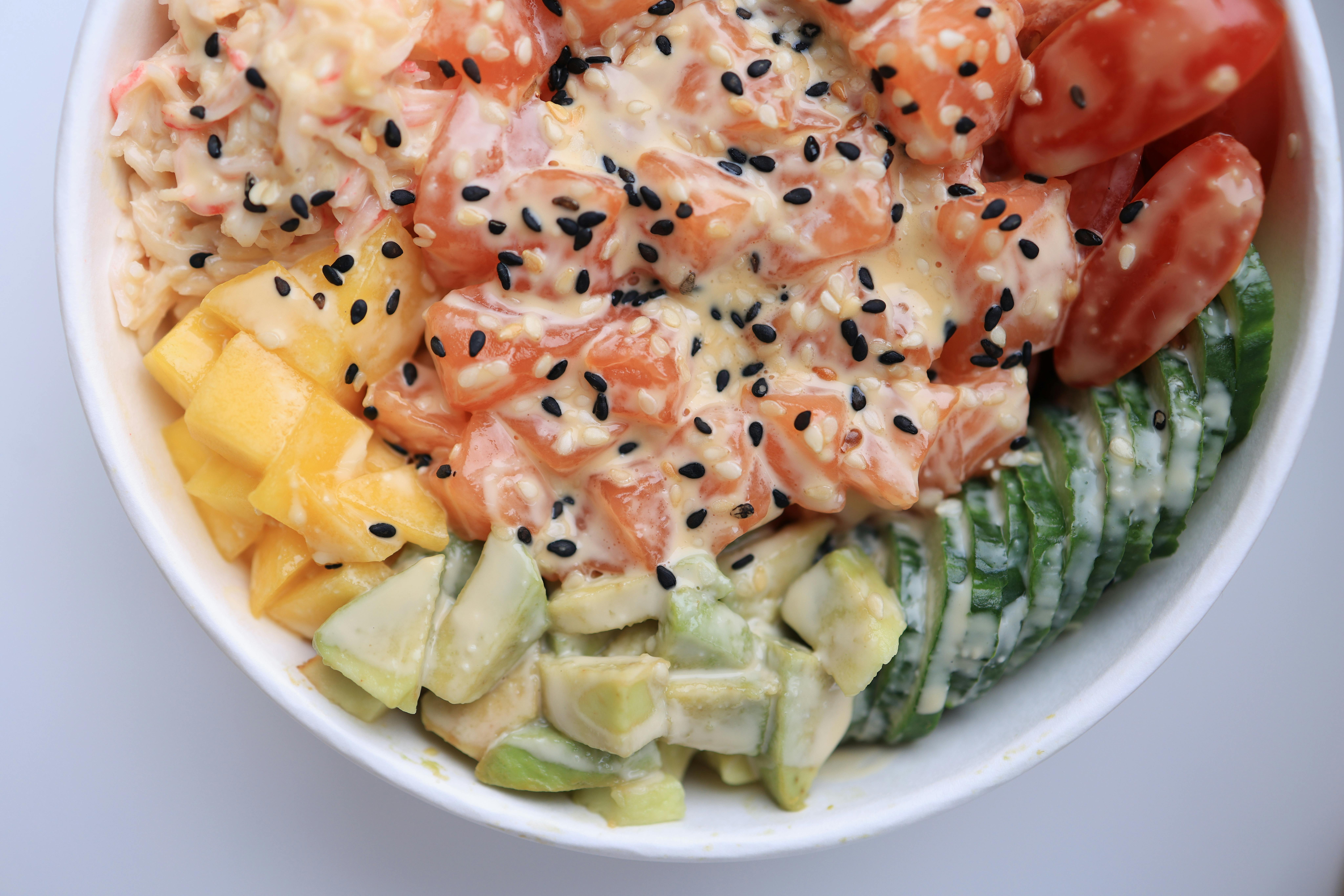 혈액순환을 돕는 규칙적인 운동, 혈액순환에 좋은 음식 섭취, 건강한 생활 습관 유지