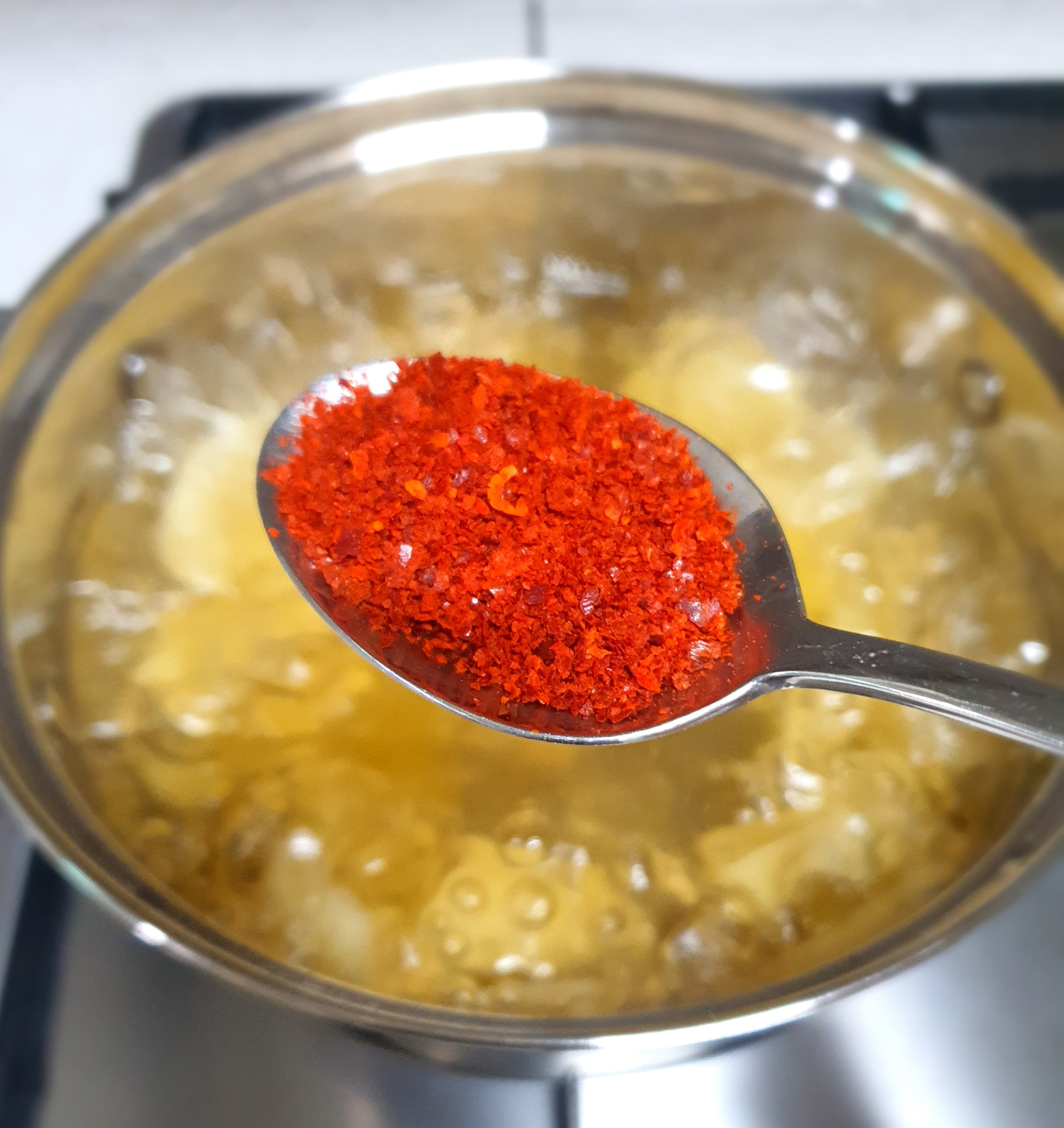 칼칼하게-드시려면-고춧가루를-넣으세요.