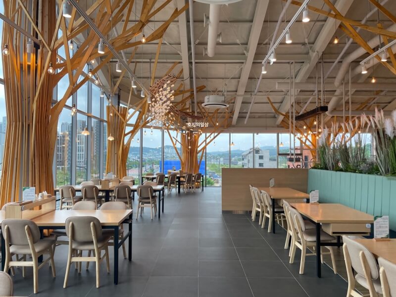 화성 봉담 생선구이 맛집 자연그리고어반 - 홀 좌석