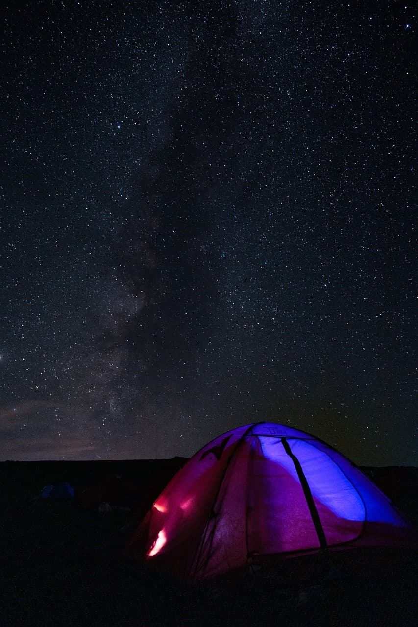 수상 캠핑 &ndash; 물 위에서 즐기는 색다른 캠핑 경험