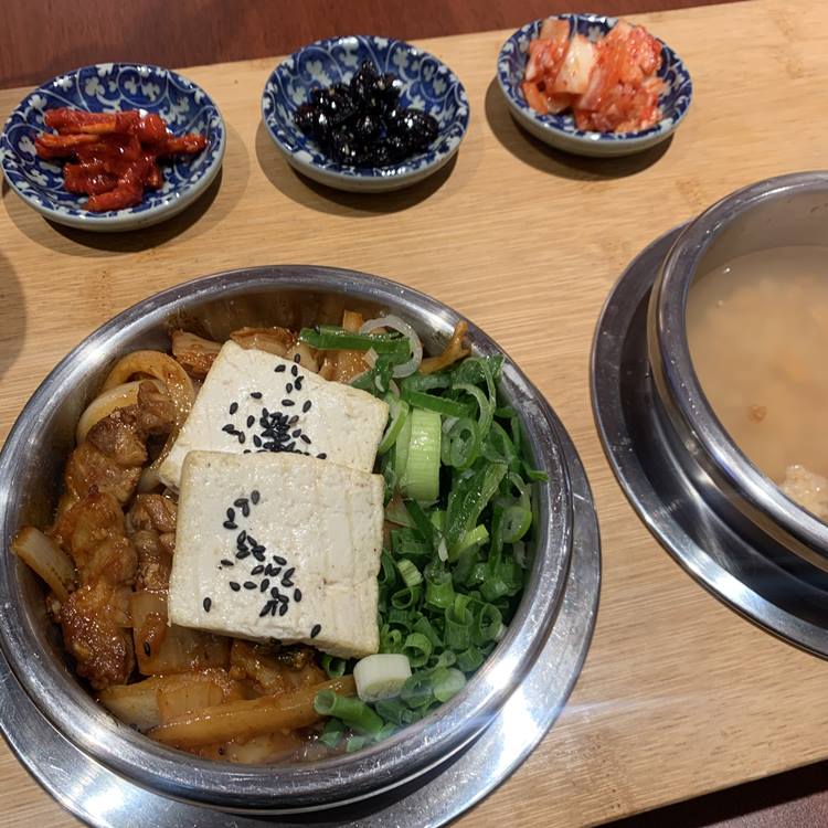 묵은지삼겹 솥밥