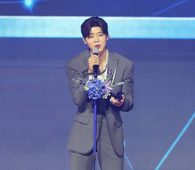 박지현 가수 베스트 트로트 아티스트상 수상
