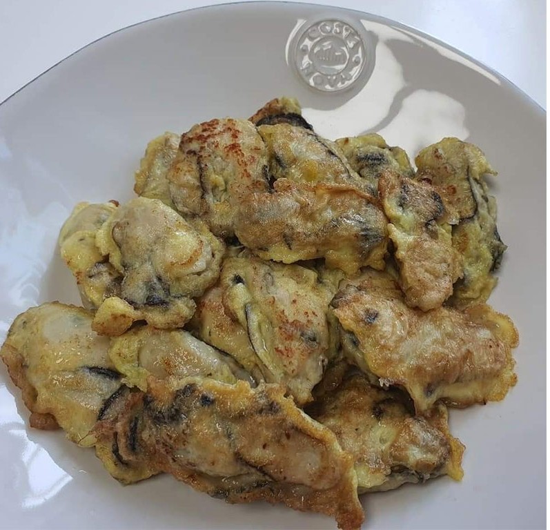 맛있는 굴전 따뜻하게 먹으면 고소해요.