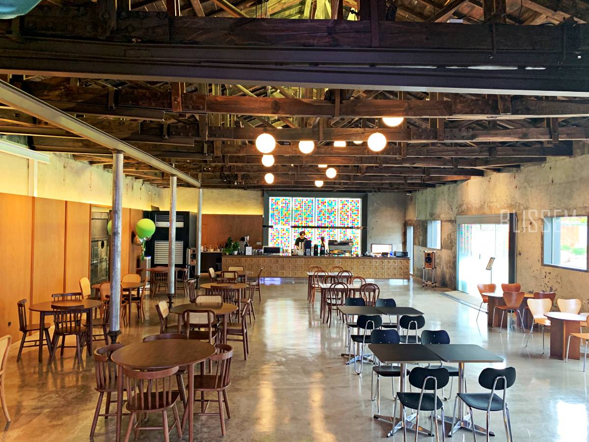 용산대형카페-용산카페추천-용산조용한카페-책읽기좋은카페-예쁜카페-벽돌집