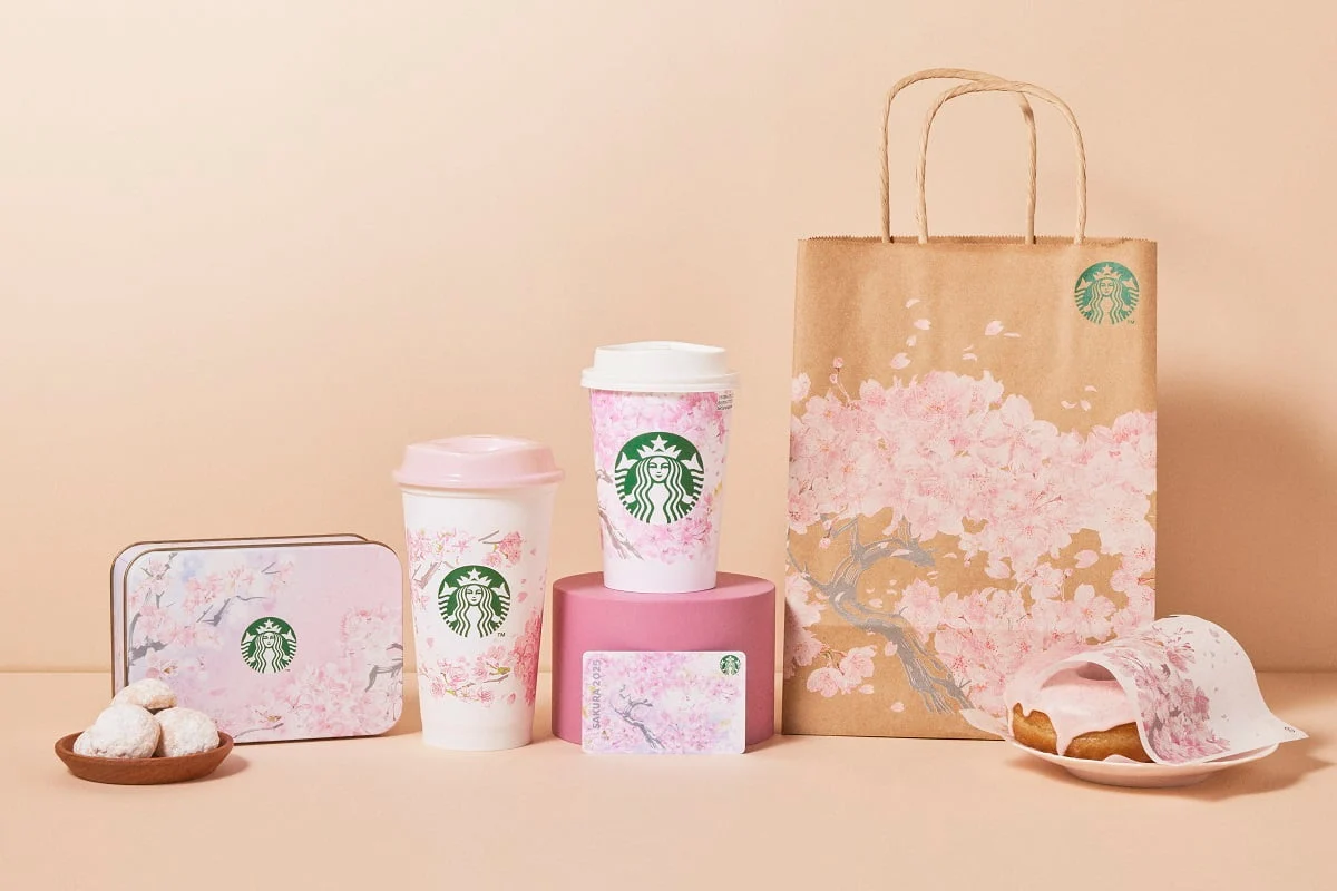 2025년 'SAKURA 프로모션'의 쇼퍼 & 종이컵 디자인