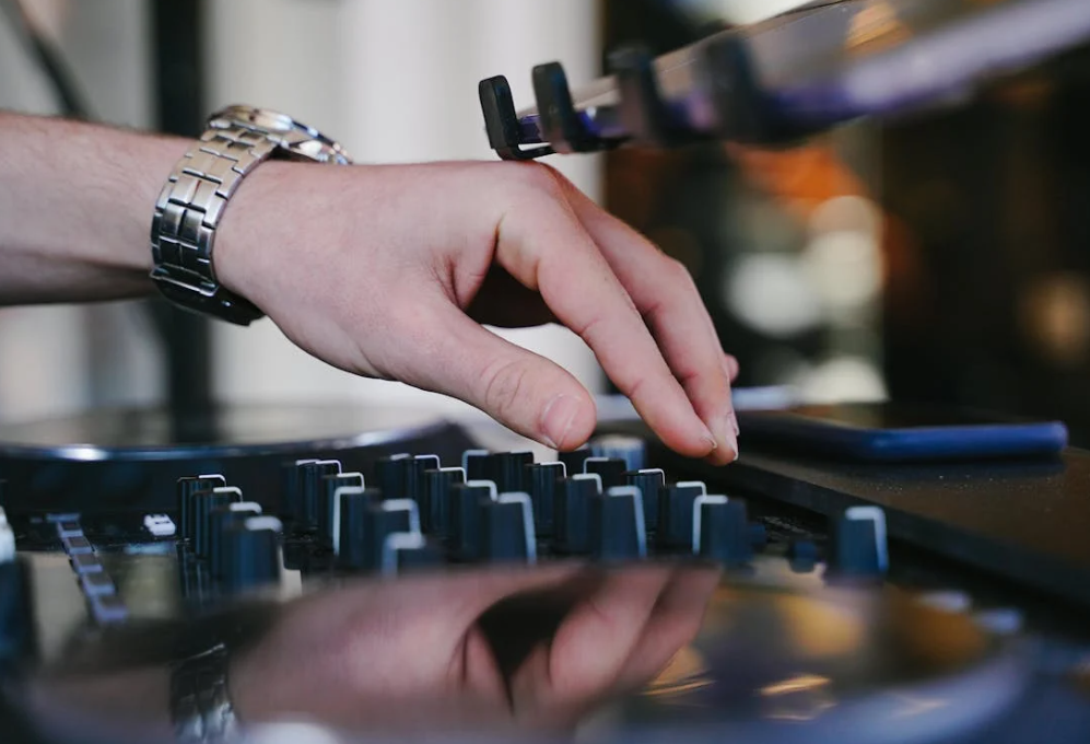 유럽 음악편집의 역사적 매력과 EDM, 음악 편집방식 이미지