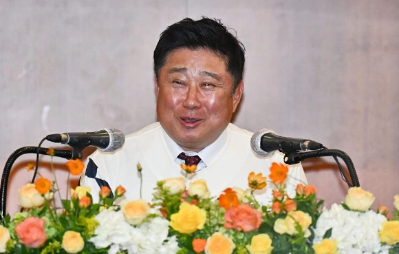 김태형 롯데 감독 취임 소식 및 연봉