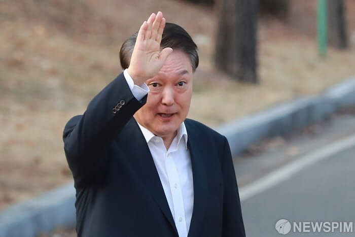 &quot;윤석열 체포, 물리력 행사 논란과 법적·윤리적 책임—‘국가적 기준과 책임감’ 절실한 시점&quot;