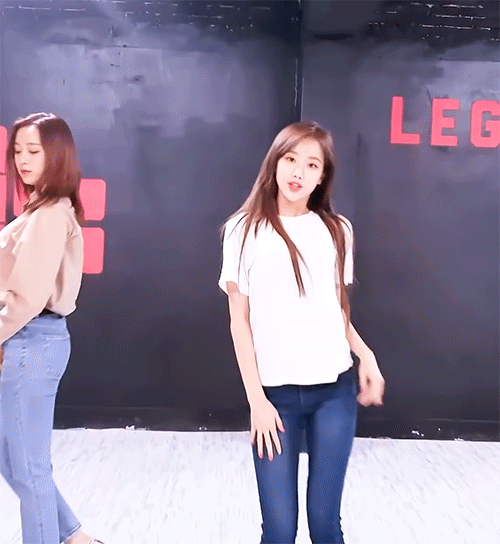 에이프릴 이나은 움짤