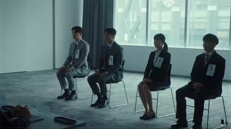 이제-곧-죽습니다-면접을-보고-있는-이재