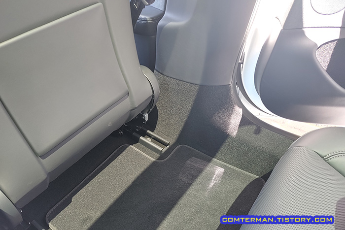 테슬라 모델3 하이랜드 뒷좌석 문턱