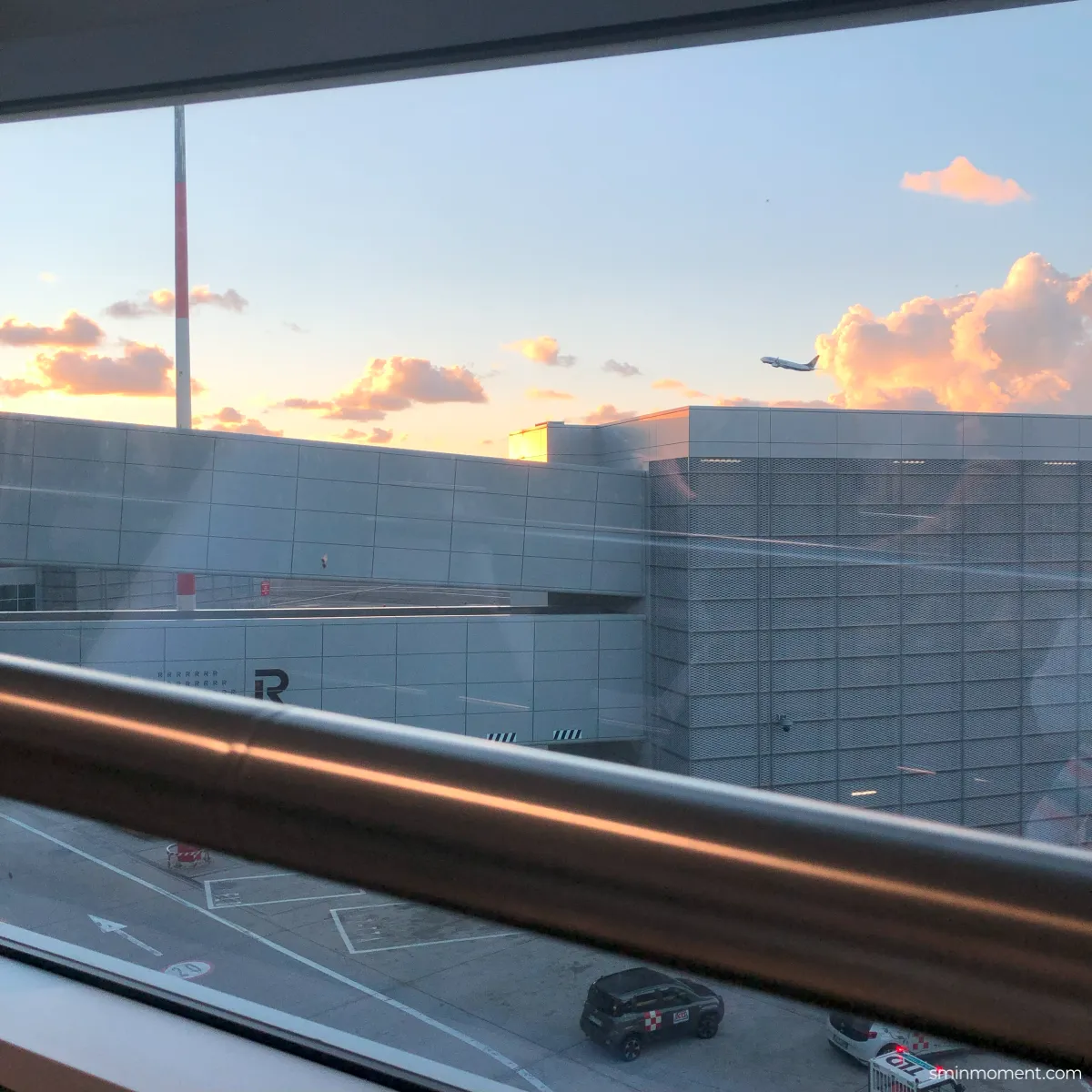 이탈리아-로마-피우미치노-공항-저녁6시30분-창문-밖-노을-풍경-비행기