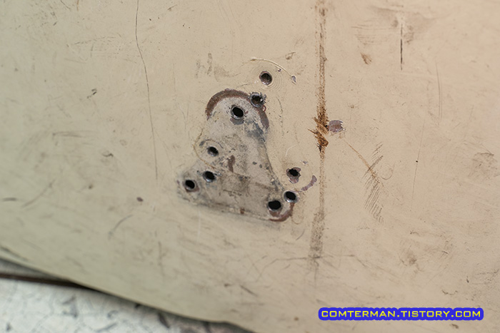 현관 철문 나사자국