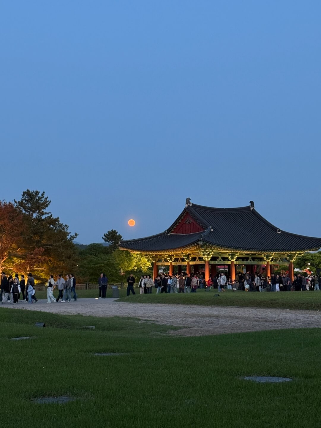 경주 동궁과 월지 야경과 함께 본 달
