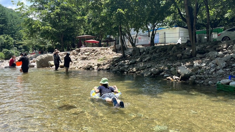 경기도-뷰-좋은-타프존&amp;#44;데크석-캠핑장-캠핑장-추천&amp;#44;-여름-물놀이도-가능한-서울근교-캠핑장