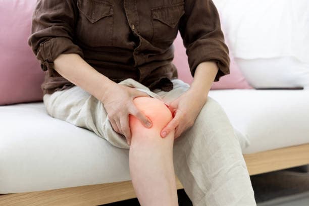 관절 아프기 시작할 때 60대가 가장 많이 하는 실수