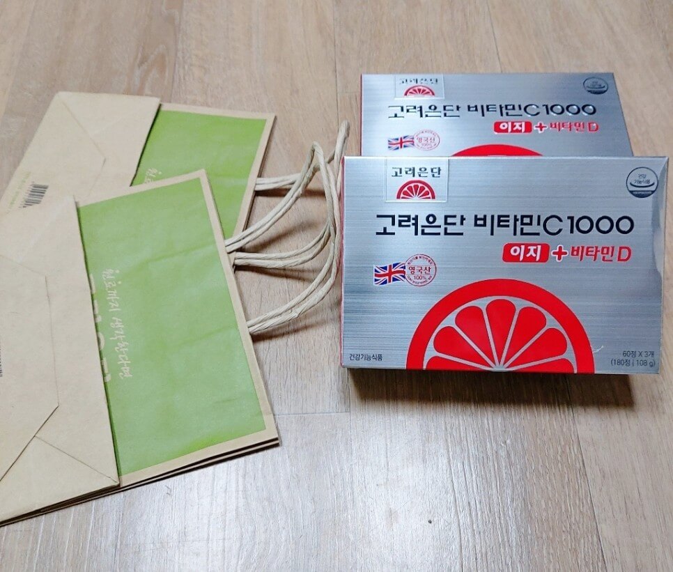 쇼핑백과 박스 사진