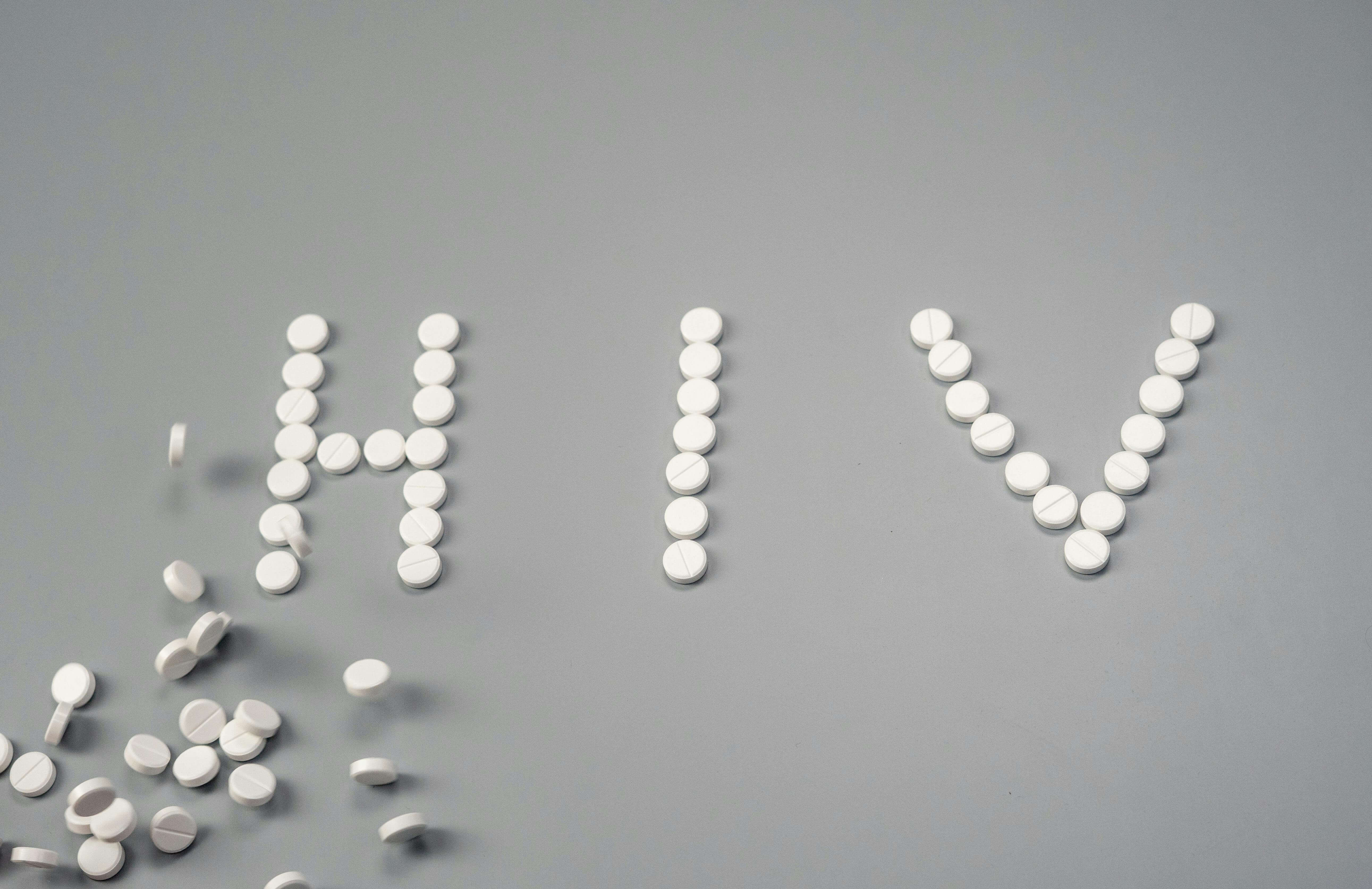 HIV 글자