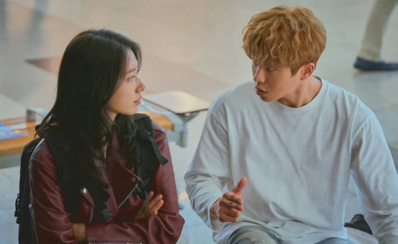 노랑 머리를 하고 드라마 시지프스에 출연한 채종협