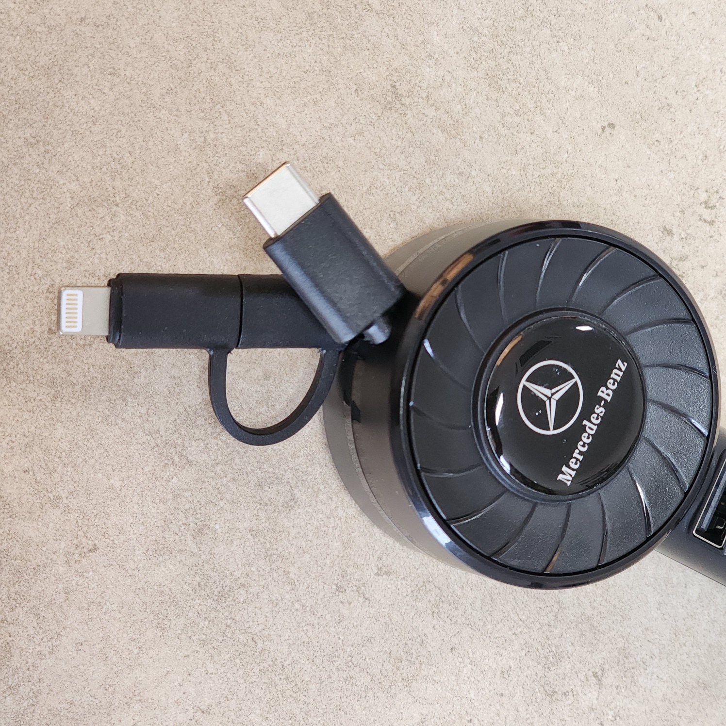 차량용 고속 시거잭 충전기 포트구성