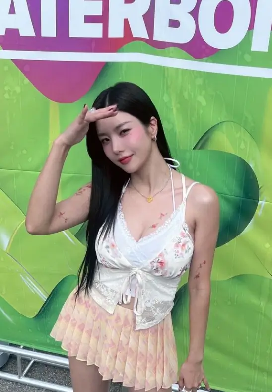 권은비 프로필 워터밤 화보